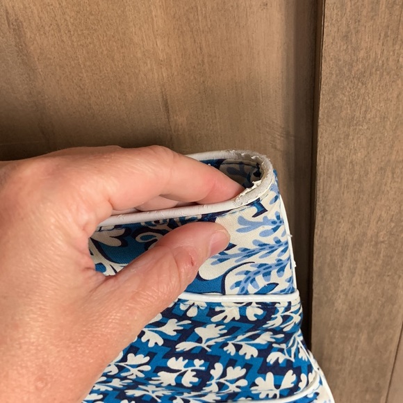 Vera Bradley Tote - Picture 3 of 8